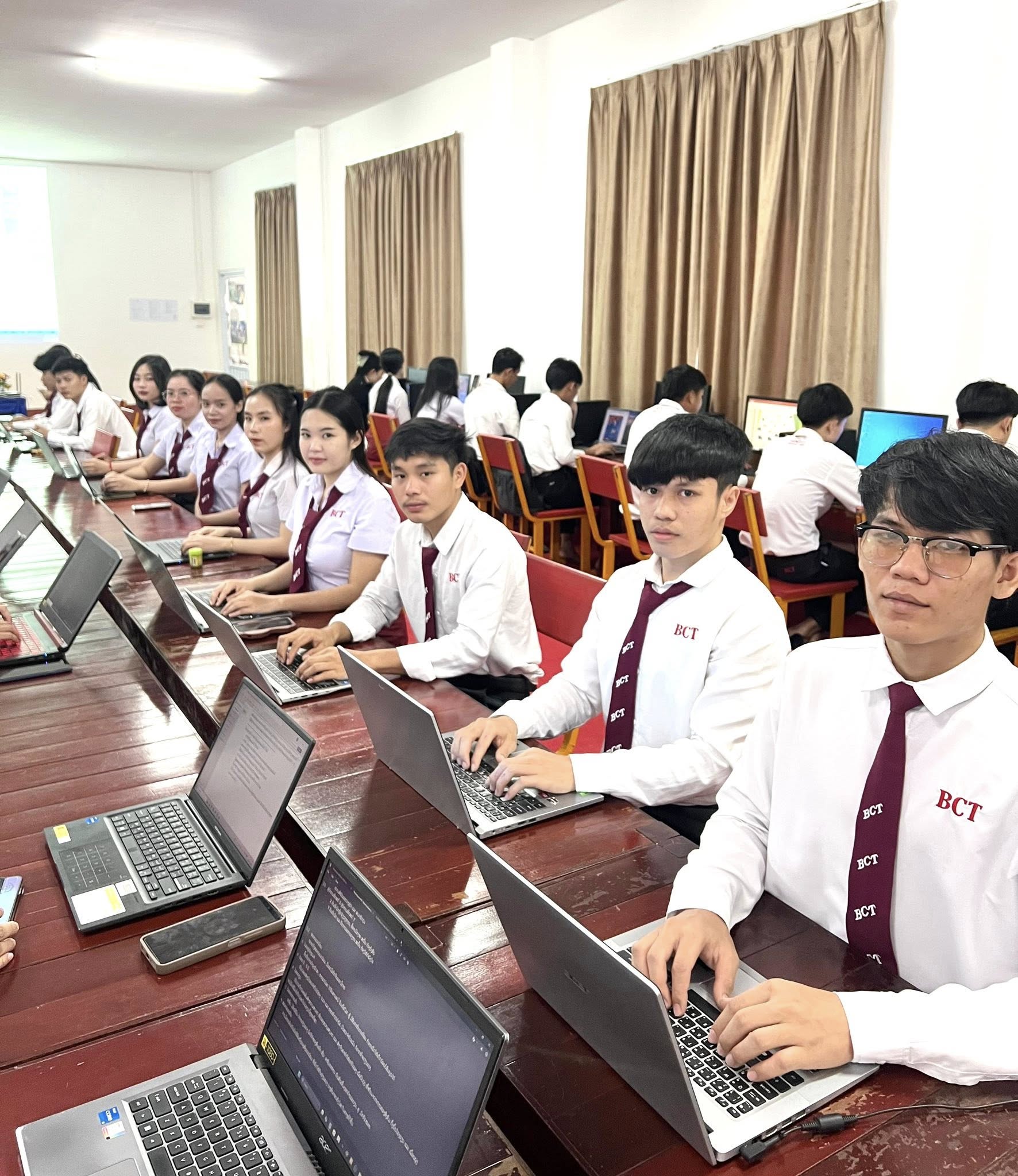 ຫ້ອງປະຕິບັດຄອມພິວເຕີ