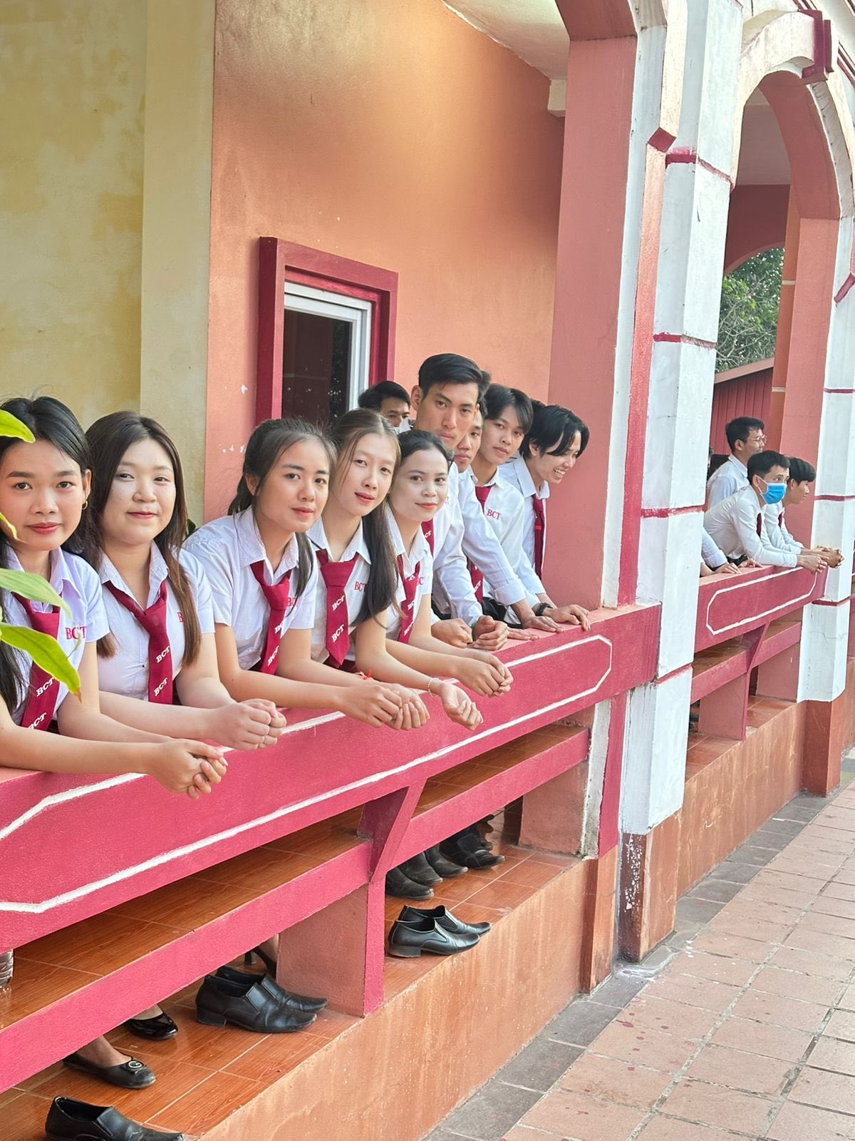 ນັກຮຽນນຳສະເໜີໂປຣເຈັກ